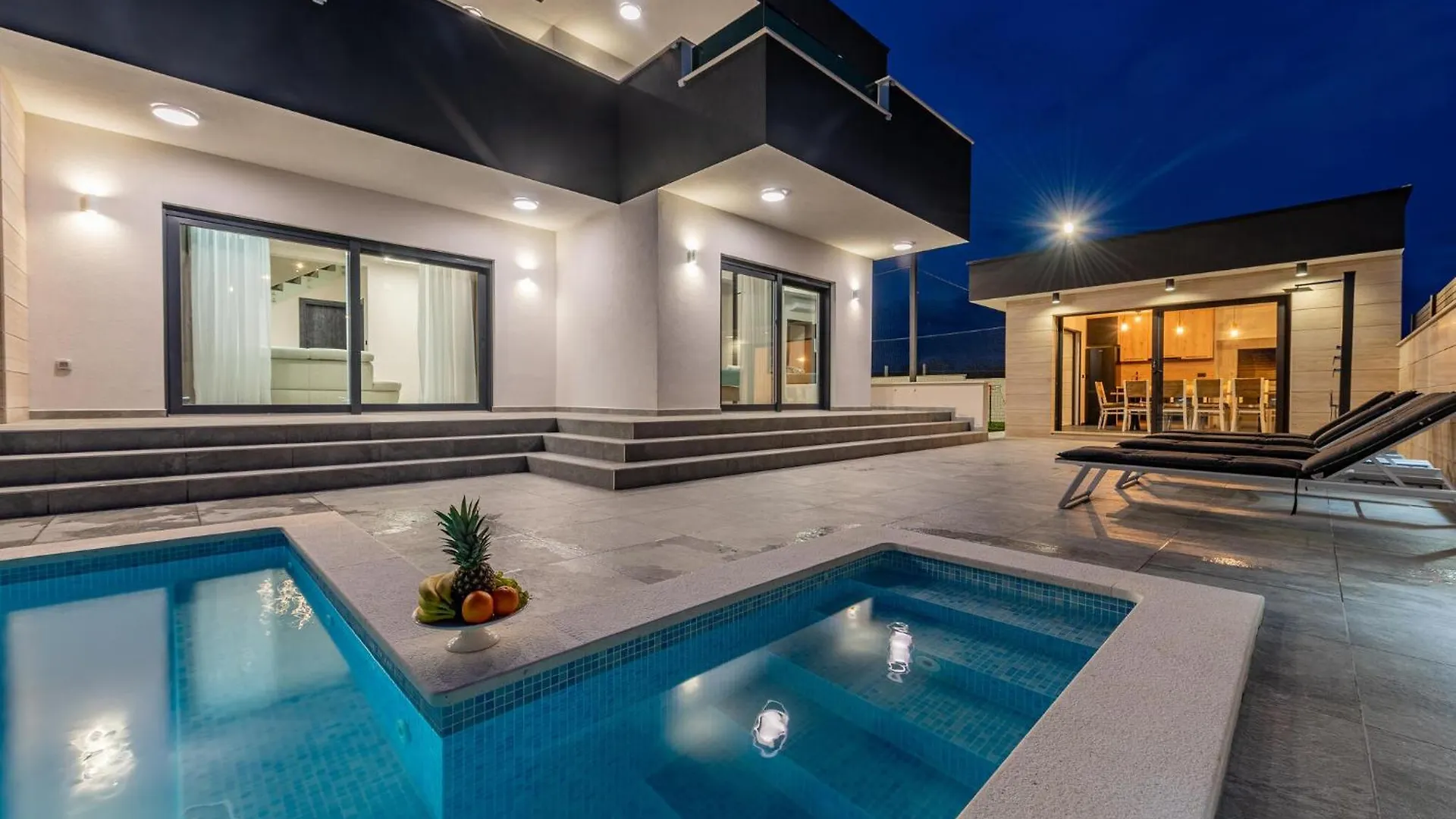 4 Bedroom Gorgeous Home In Murvica
